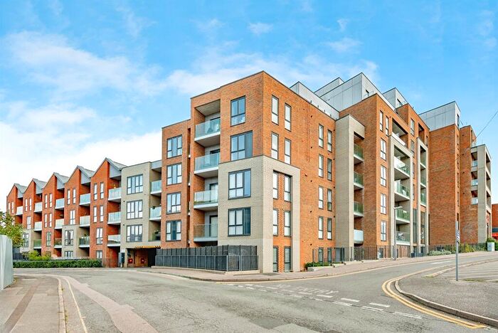 2 Bedroom Flat For Sale In Queens Road, East Grinstead, RH19