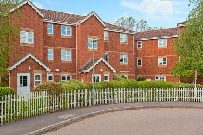 1 Bedroom Flat To Rent In Woodfield Road, Thames Ditton, KT7