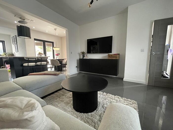 3 Bedroom Semi-Detached House To Rent In Carr Street, Huddersfield, HD3