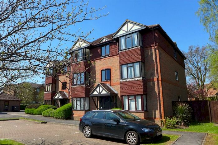 1 Bedroom Flat To Rent In Chestnut Close, Fleet, GU51