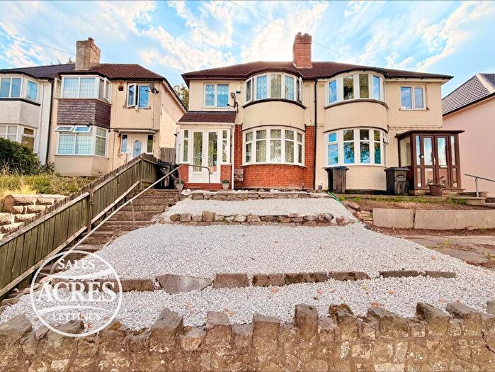 3 Bedroom Semi Detached House For Sale In Foden Road, Birmingham, B42
