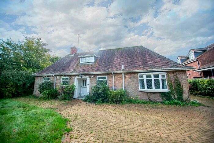 4 Bedroom Bungalow To Rent In West Ella Road, Hull, East Riding Of Yorkshire, HU10