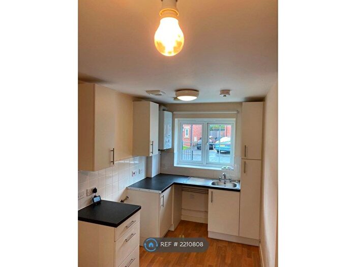 3 Bedroom Semi-Detached House To Rent In Pleasant Street, Widnes, WA8