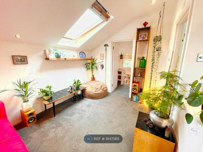 1 Bedroom Flat To Rent In Bloom Grove, London, SE27