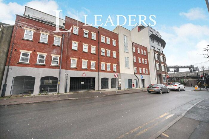 1 Bedroom House To Rent In Old Bedford Road, Luton, Bedfordshire, LU2