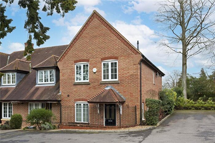 3 Bedroom Semi Detached House To Rent In Kyngeshene Gardens, Guildford, Surrey, GU1