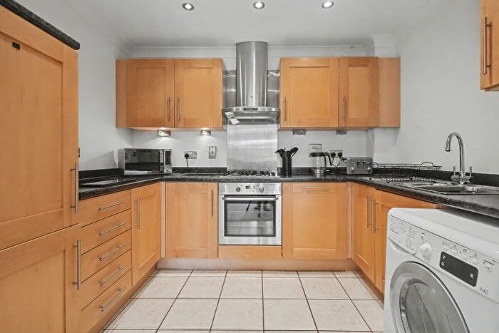 2 Bedroom Flat To Rent In Complins Close, Oxford, OX2