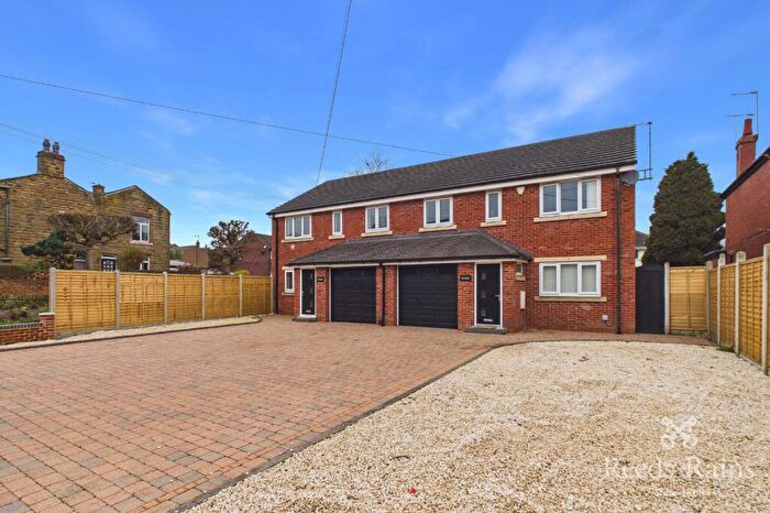 4 Bedroom Semi Detached House For Sale In Street Lane, Gildersome, Morley, Leeds, LS27