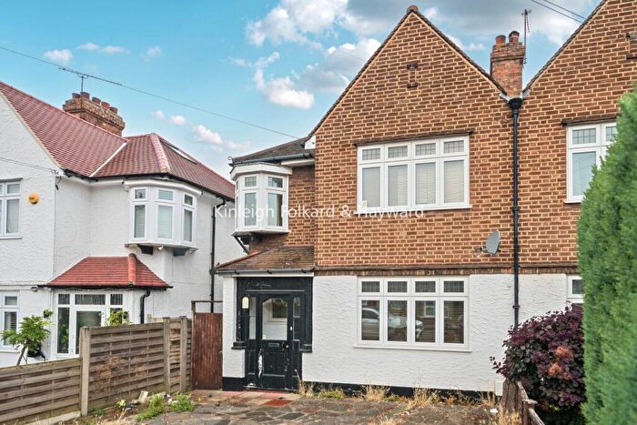 3 Bedroom Semi-Detached House For Sale In Roslin Way, Bromley, BR1