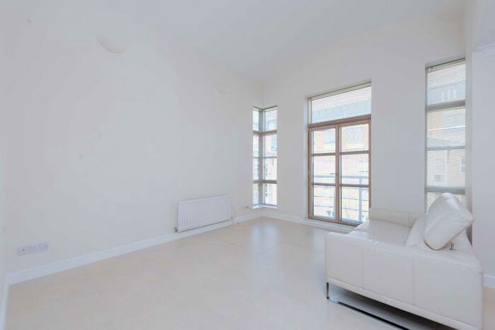 2 Bedroom Flat To Rent In Manbre Road, London, W6