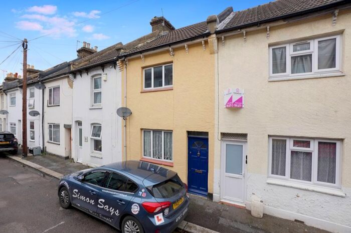 3 Bedroom Terraced House To Rent In Ernest Road, Chatham, ME4