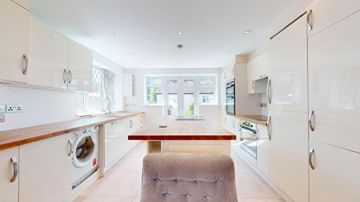 3 Bedroom Flat To Rent In Gunnersbury Avenue, London, W5