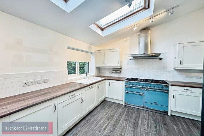 4 Bedroom Semi-Detached House To Rent In Leys Avenue, Cambridge, CB4