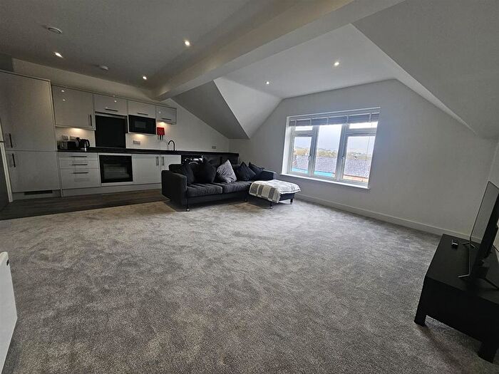 2 Bedroom Flat To Rent In Halliwell Road, Bolton, BL1