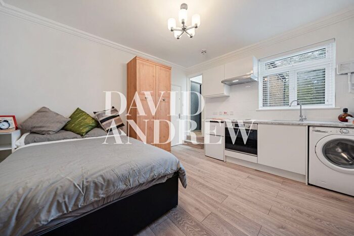 Studio To Rent In Durham Road, London, N2