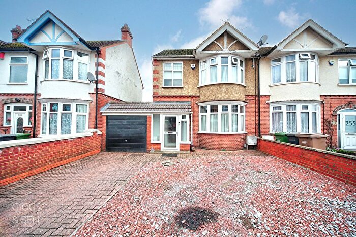 3 Bedroom Semi Detached House For Sale In Park Street, Luton, LU1