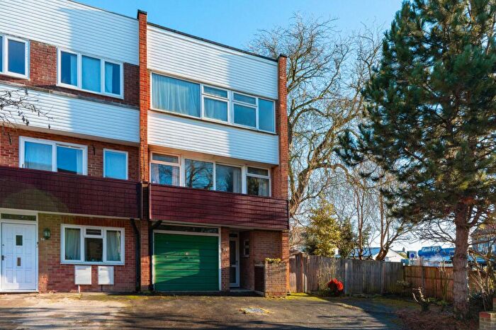 4 Bedroom End Of Terrace House For Sale In Horwood Close, Headington, OX3