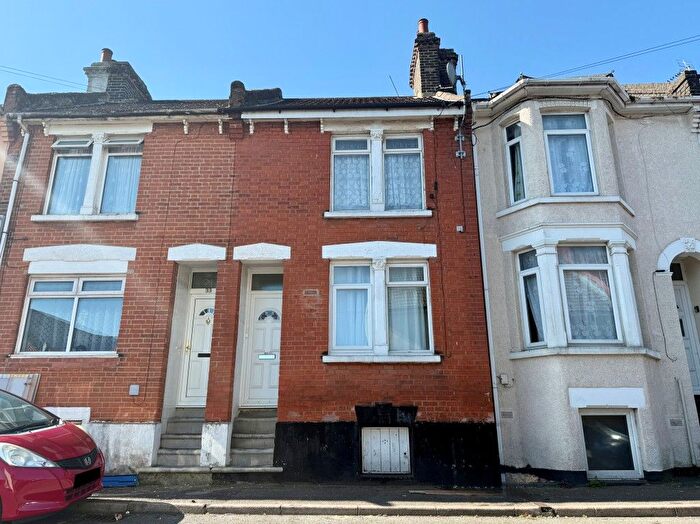 2 Bedroom Block Of Flats For Sale In Sydney Road, Chatham, Kent, ME4