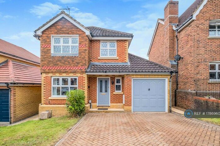 4 Bedroom Detached House To Rent In Strathcona Gardens, Woking, GU21