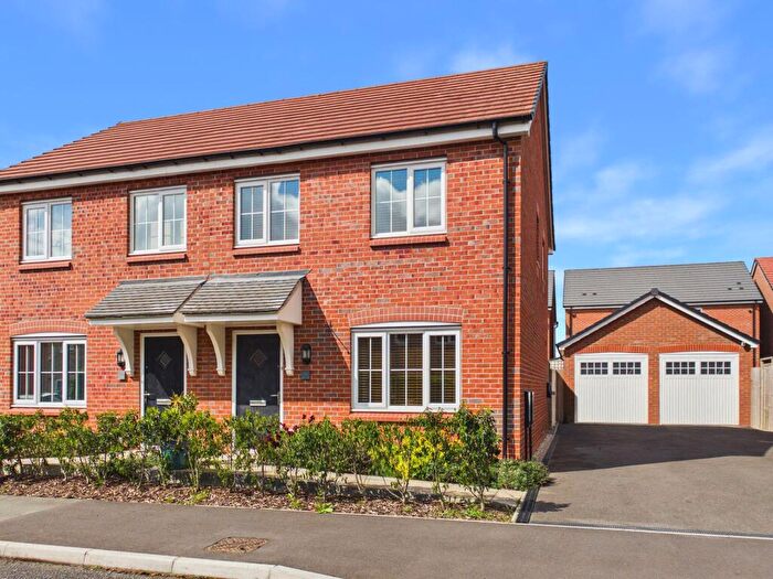 3 Bedroom Semi Detached House For Sale In Flatts Lane, Calverton, Nottingham, NG14