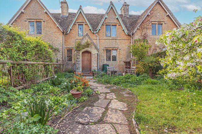 3 Bedroom Cottage For Sale In Bath Road, Tetbury, GL8