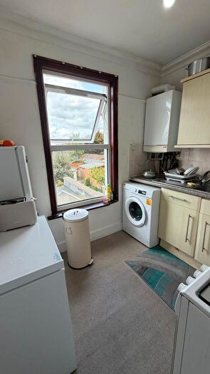 1 Bedroom Terraced House To Rent In Grange Road, Ilford, Essex, IG1