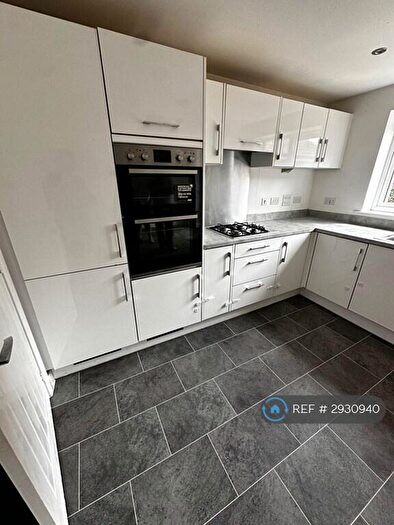 4 Bedroom Semi-Detached House To Rent In Chestnut Close, London, SE6