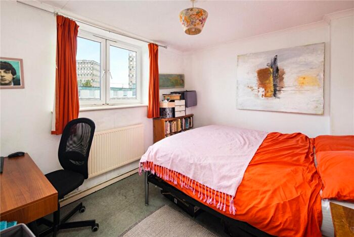 2 Bedroom Flat For Sale In Chater House, Roman Road, London, E2
