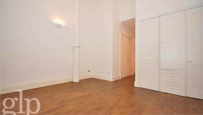 Studio To Rent In Shorts Gardens, London, Greater London, At, WC2H