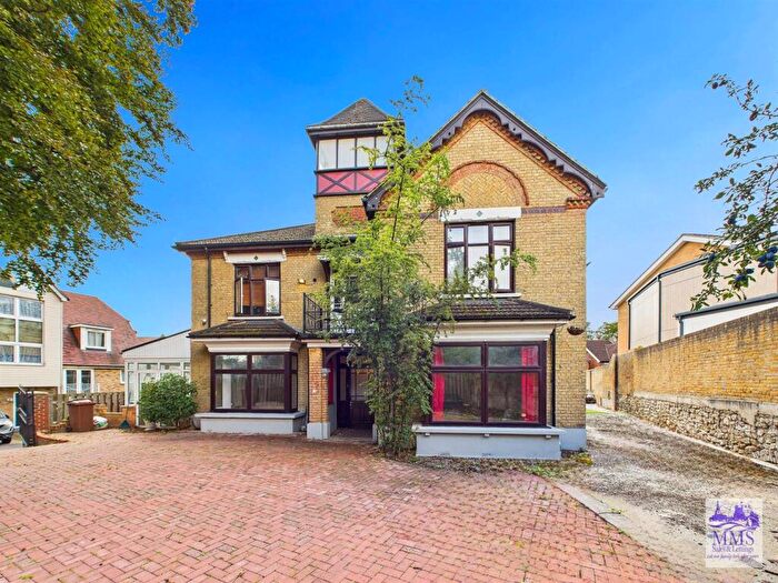 6 Bedroom Detached House For Sale In London Road, Strood, Rochester, ME2