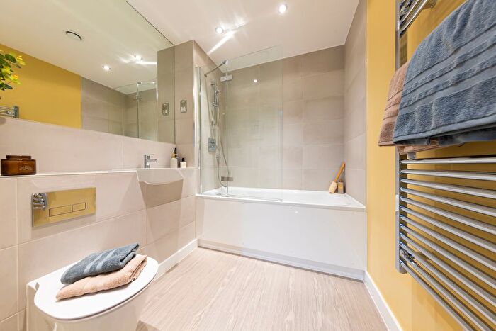 1 Bedroom Flat For Sale In Clayton Road, Hayes, UB3