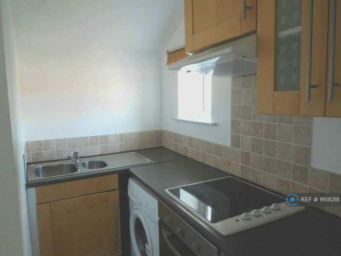 Studio To Rent In Bell Hill Road, Bristol, BS5