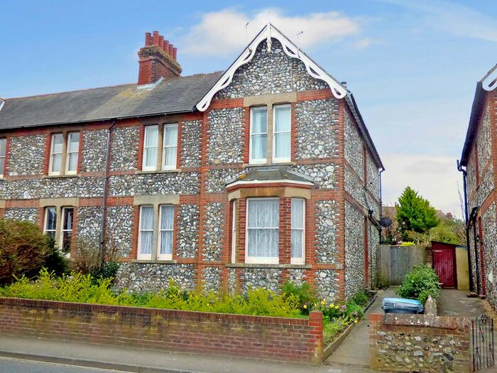 2 Bedroom Flat To Rent In East Street, Littlehampton, BN17