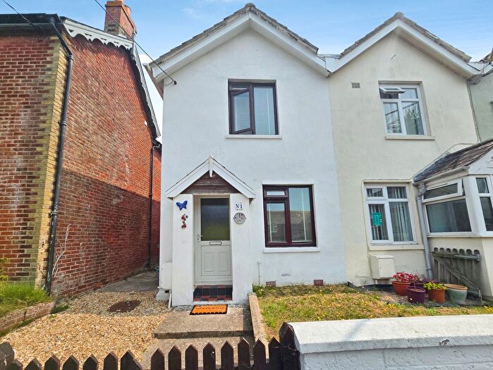 2 Bedroom End Of Terrace House For Sale In High Street, Freshwater, PO40