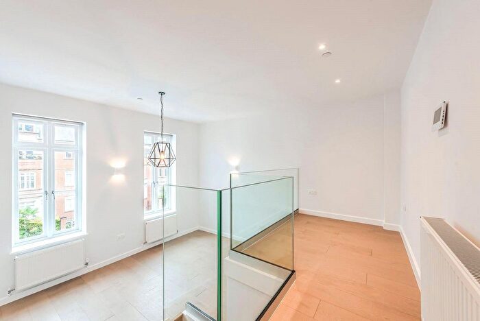 1 Bedroom Flat To Rent In Compayne Gardens, South Hampstead, London, NW6