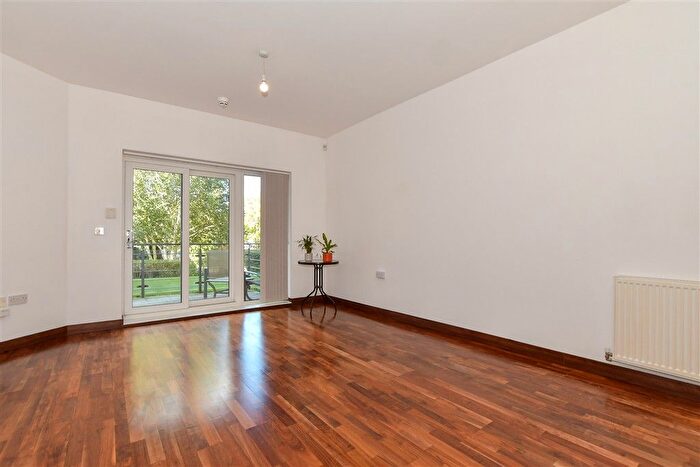 2 Bedroom Flat For Sale In Cornhill Place, Maidstone, Kent, ME15