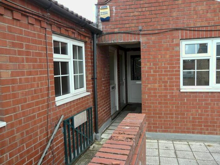 2 Bedroom Flat To Rent In Long Street, Easingwold, York, YO61