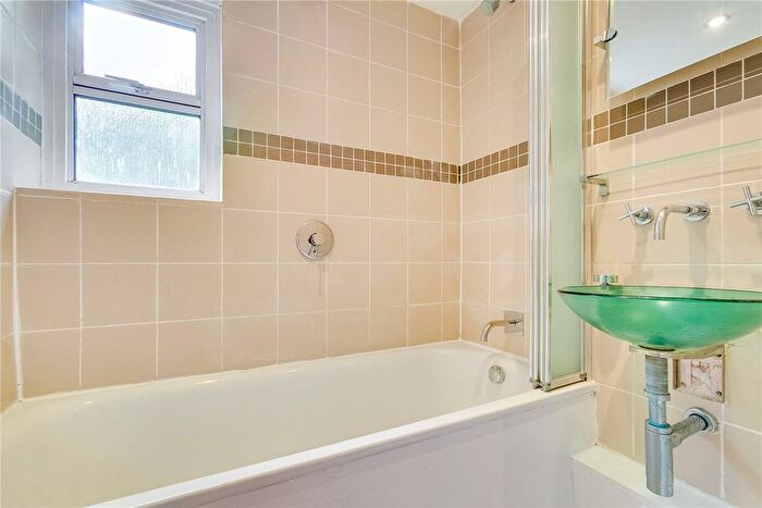 1 Bedroom Flat To Rent In Union Road, London, SW4