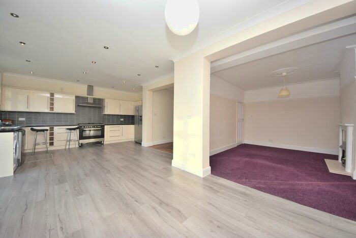 5 Bedroom Terraced House To Rent In Dawlish Drive, Goodmayes, Ilford, IG3