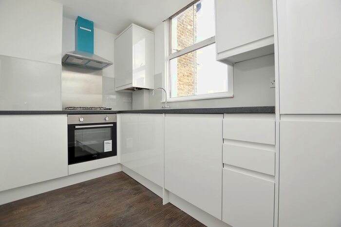 3 Bedroom Flat To Rent In Denmark Hill, London, SE5