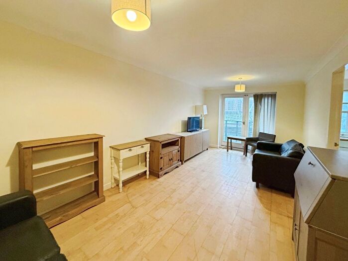 2 Bedroom Flat To Rent In Turlow Court, Leeds, West Yorkshire, LS9