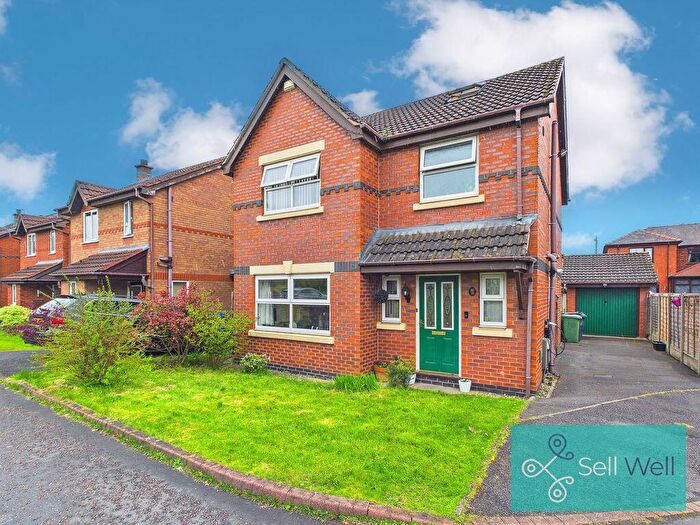 3 Bedroom Detached House For Sale In Clondberry Close, Tyldesley, Manchester, M29