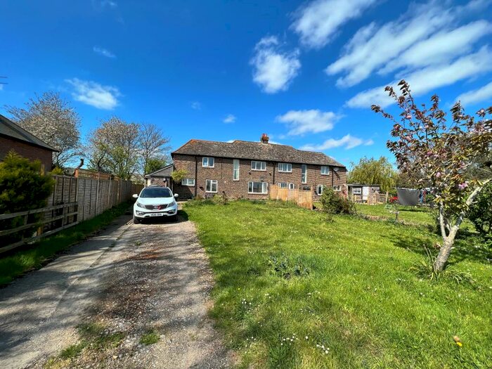 3 Bedroom Semi-Detached House To Rent In Alfriston Road, BN26