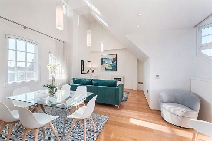 3 Bedroom Flat To Rent In Swallow Street, Piccadilly, W1B