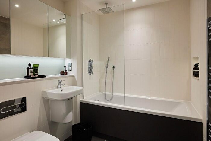 2 Bedroom Flat To Rent In Flat, Swan Street, Manchester, Greater Manchester, M4