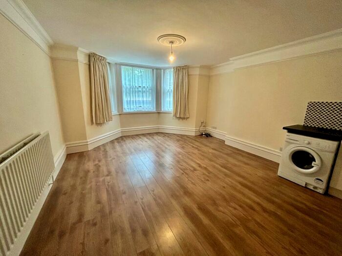 2 Bedroom Apartment To Rent In Ullet Road, L17