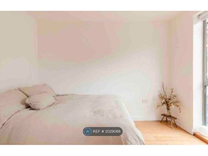 2 Bedroom Flat To Rent In Dalston Kingsland Road, London, E8