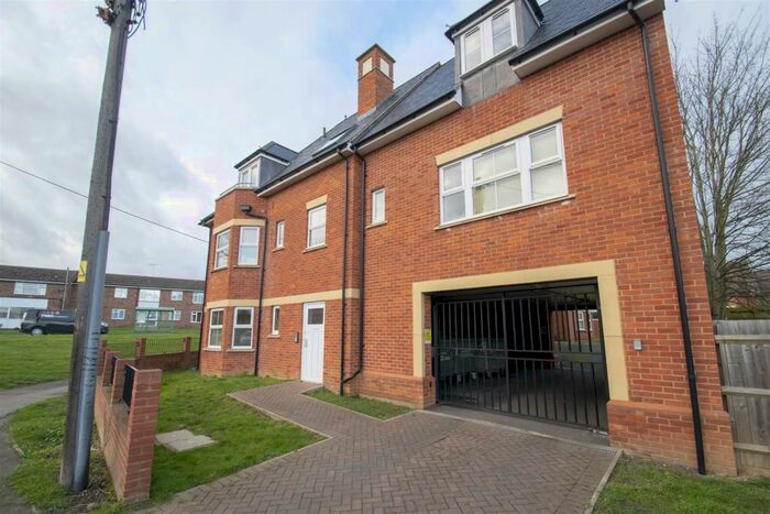 2 Bedroom Flat To Rent In Vicarage Hill, Bedford, MK45