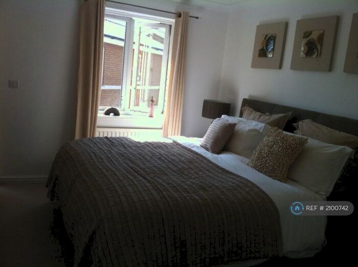 1 Bedroom Flat To Rent In Chandlers Mews, Greenhithe, DA9