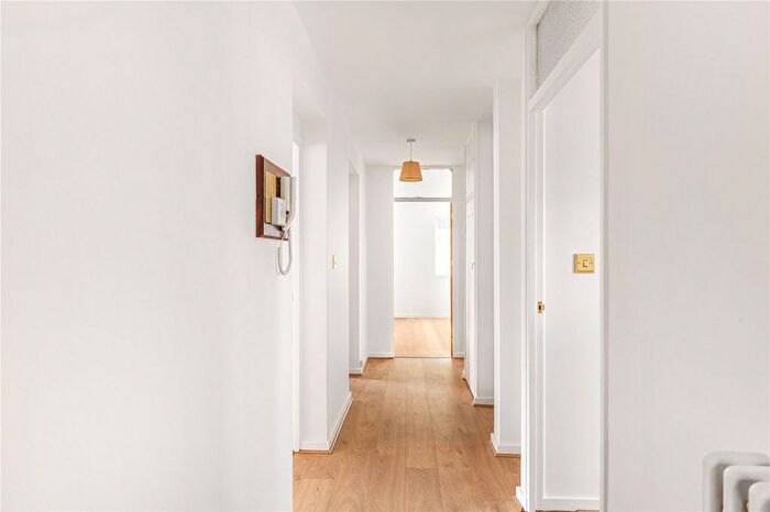 2 Bedroom Flat To Rent In Sidney Street, Shadwell, London, E1